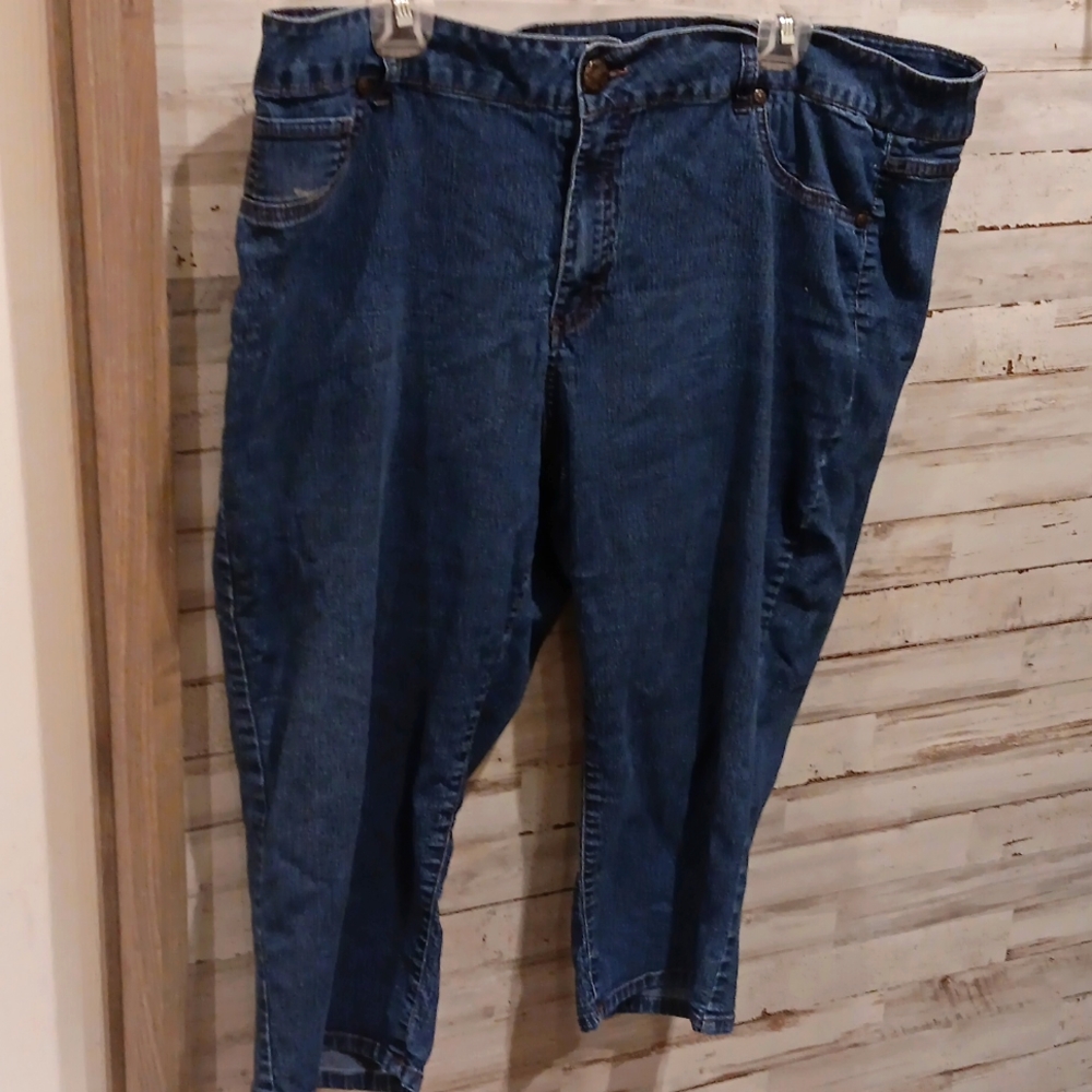 D'Jeans women's capris.    Box 314